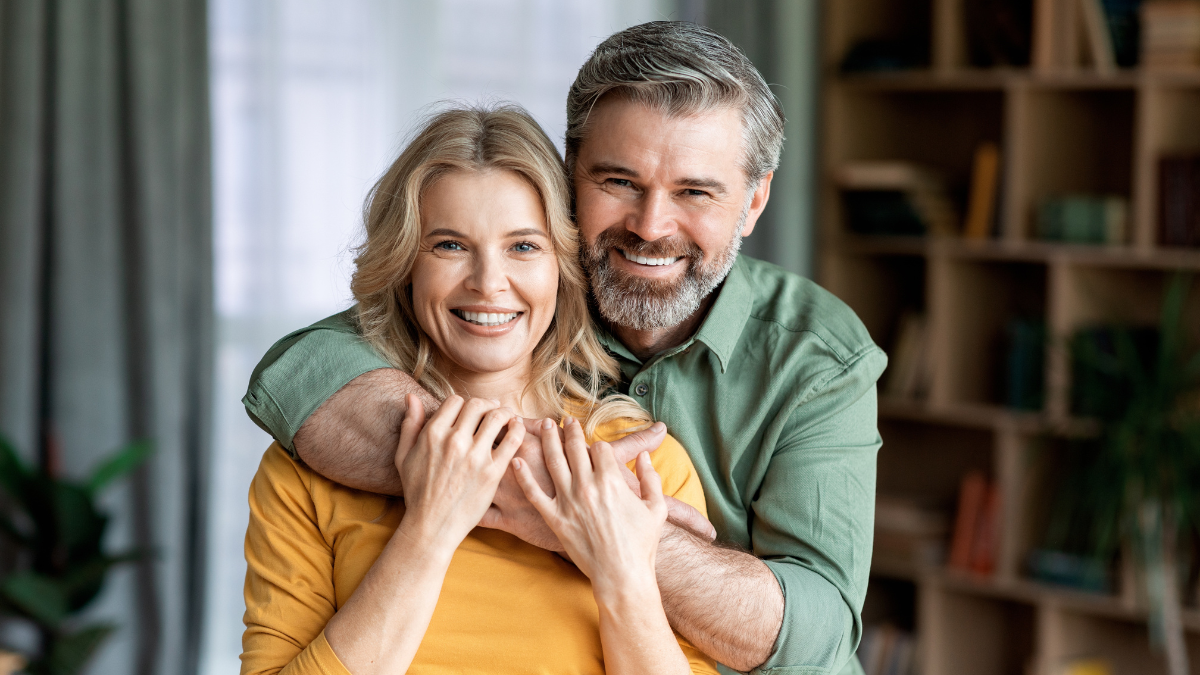 Money Habits of Highly Effective Couples happy couple.