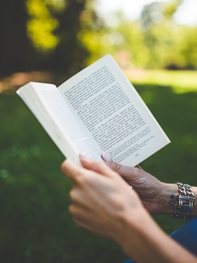 cropped-book-1835799_1920.jpg