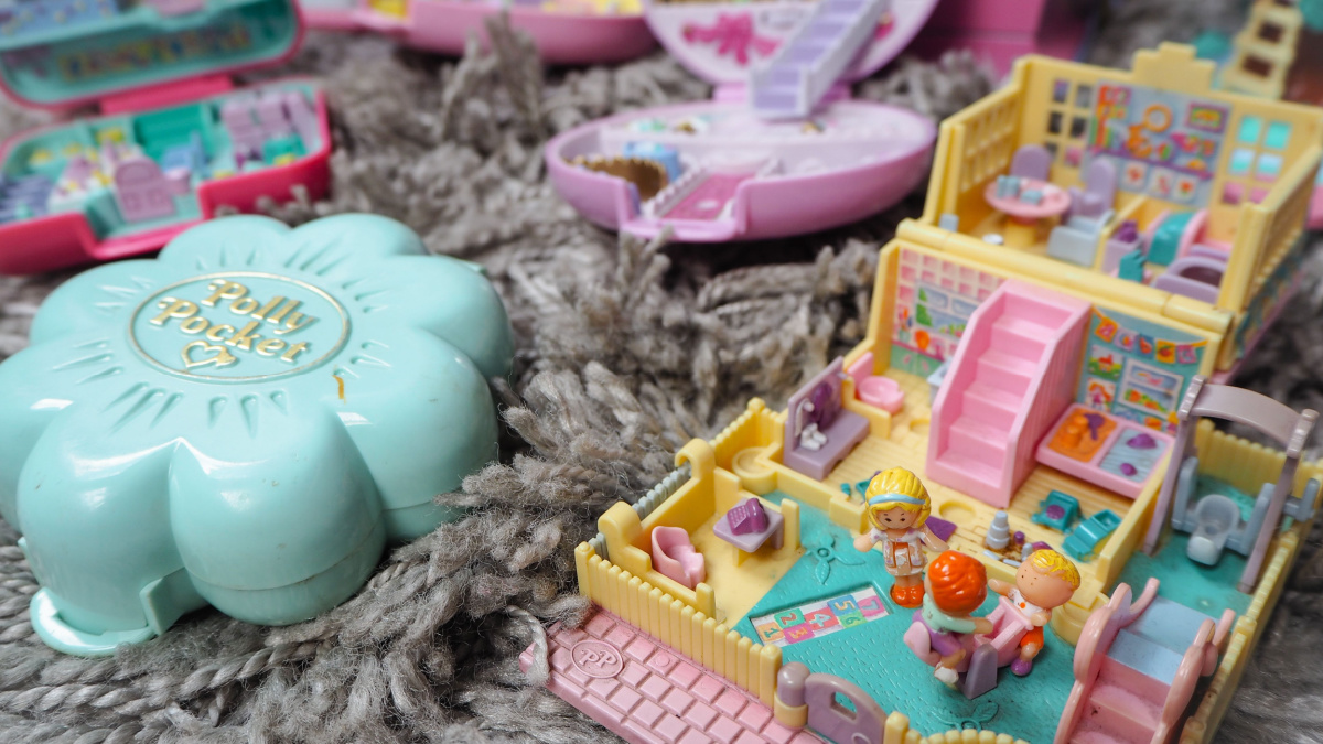 20 Things From the 90's That Haven’t Made a Comeback Yet 12 March 2019 - Belgium: Collection of Polly Pocket's, miniature dollhouses, that were very popular in the 90's and now are coveted collectables.