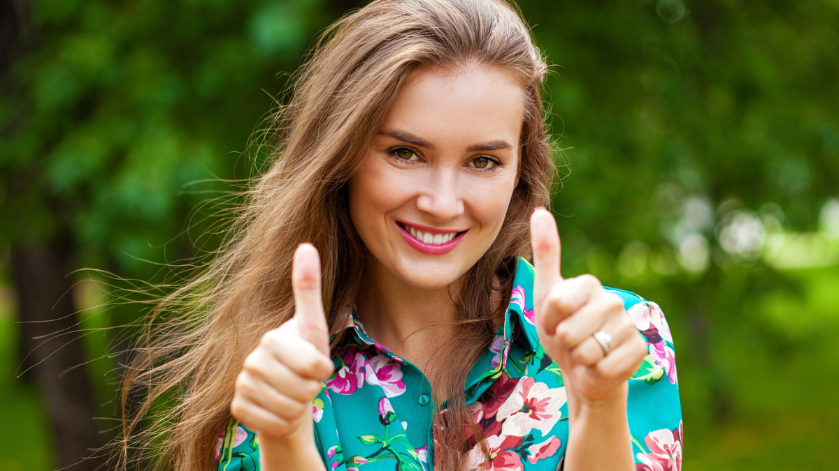 Portrait of young beautiful asian girl showing thumbs up.