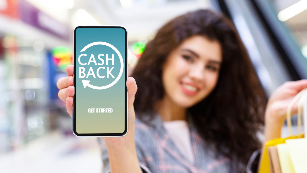woman holding cashback.