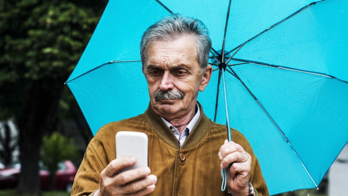 Confused old man with a mobile phone.