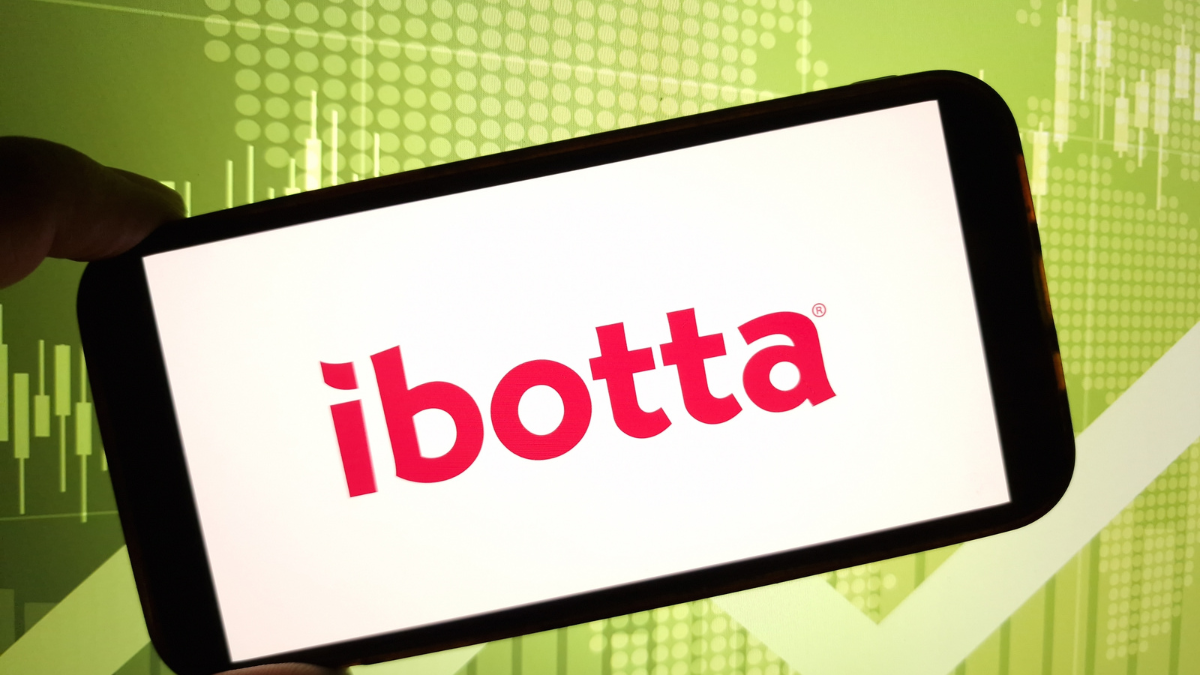 Konskie, Poland - June 09, 2024: Ibotta Inc company logo displayed on mobile phone ibotta review.